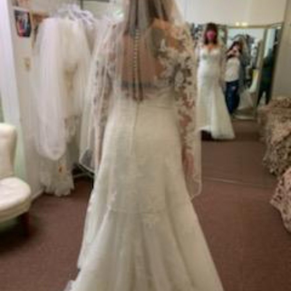 Wedding dress - Picture 6 of 6